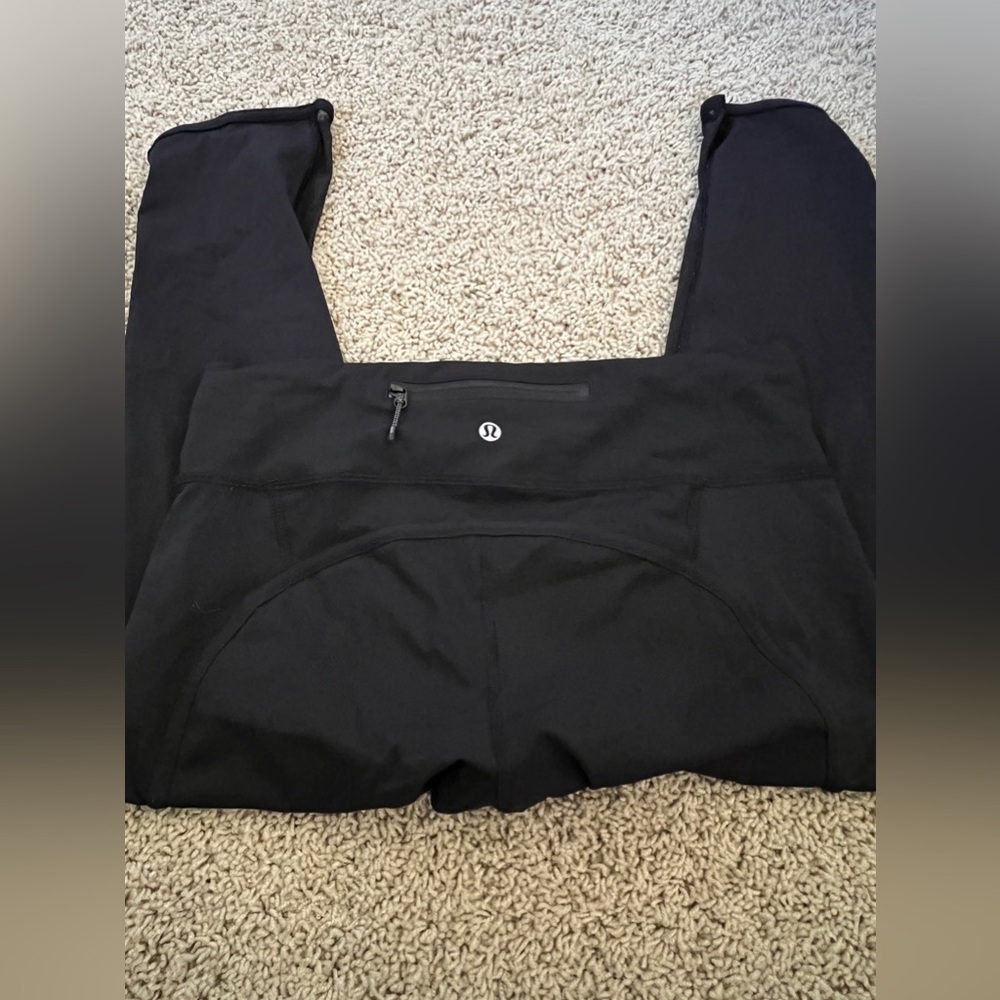 Lululemon crop pants with mesh